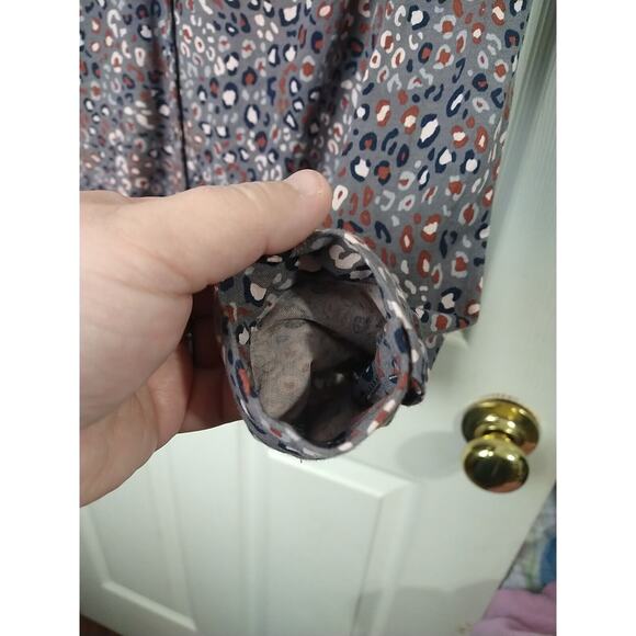 Boden Woman 8P Blouse Leopard Gray V Button Front Long Sleeve - Picture 7 of 11